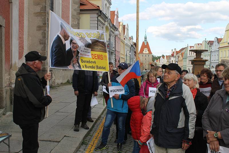 Demonstrace se uskutečnila v pondělí na náměstí Míru.