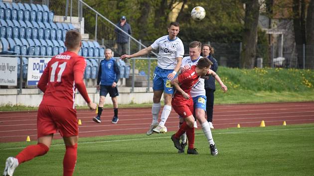 Fotbalisté Jiskry Domažlice nasázeli v domácím zápase Královu Dvoru šest branek.