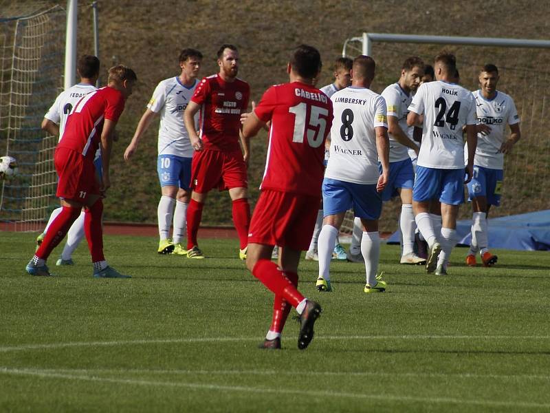 1. kolo MOL Cupu: TJ Jiskra Domažlice (na snímku hráči v bílých dresech) - FK Králův Dvůr 2:1 po prodloužení.