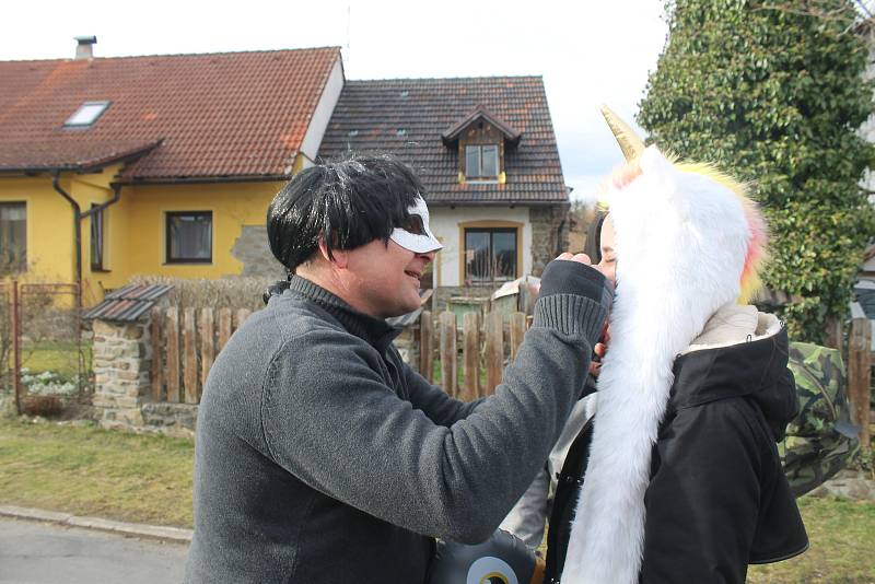 Víkend ovládly masopusty. Fotografie z Nevolic, Podzámčí a Spáňova.