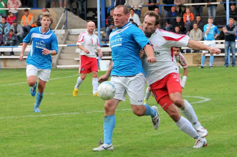 Z utkání fotbalistů FK Holýšov A a TJ Sušice.