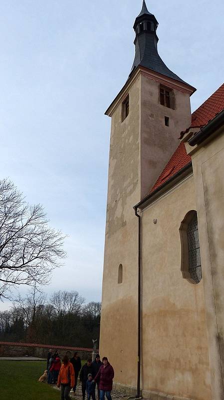 Ze štědrodenní návštěvy kostela Všech svatých v Horšově.