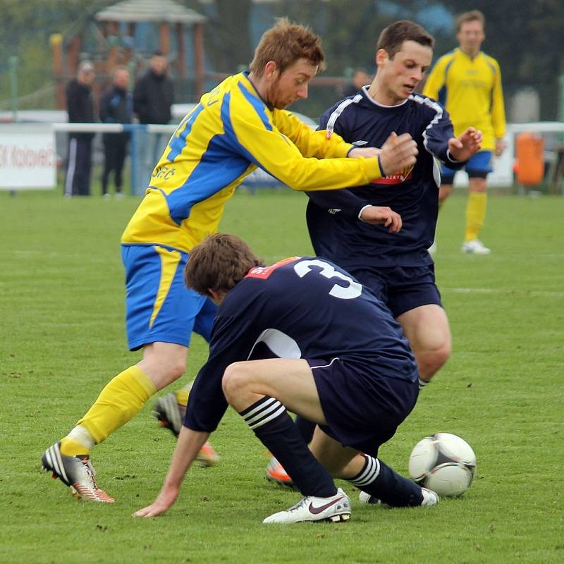 Štavnaté derby mezi Slavoje Koloveč A a Jiskrou Domažlice B.