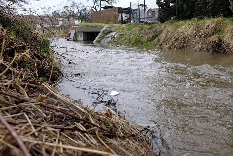 Následky silného větru v Plzeňském kraji v minulosti.  Zubřina v Domažlicích se zvedá.