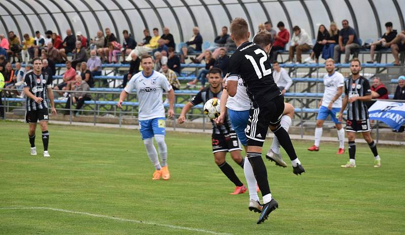 3. kolo FORTUNA ČFL A: Dynamo České Budějovice B - TJ Jiskra Domažlice (hráči v bílých dresech) 0:1 (0:1).