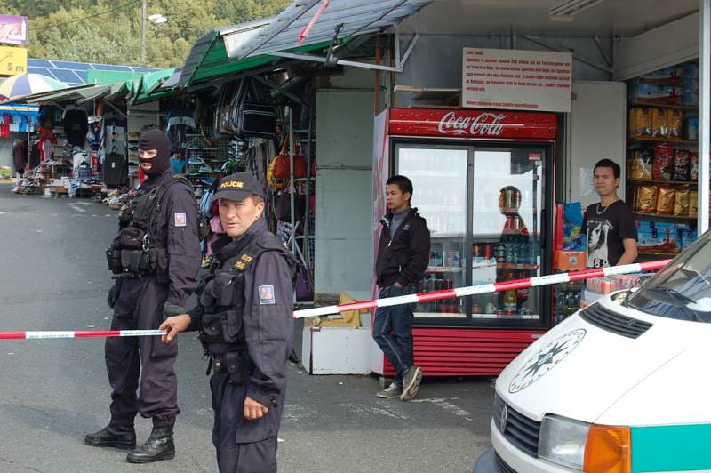 Policejní razie na folmavských tržnicích.