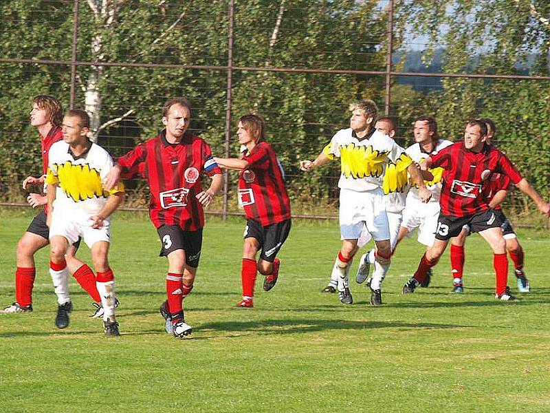 Z utkání Spartaku Klenčí s 1 FC Horšovský Týn.