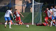 6. kolo FORTUNA ČFL A: TJ Jiskra Domažlice (na snímku fotbalisté v bílých dresech) - FC Slavia Karlovy Vary 2:2 (2:1).