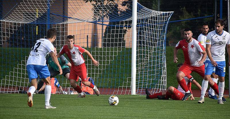 6. kolo FORTUNA ČFL A: TJ Jiskra Domažlice (na snímku fotbalisté v bílých dresech) - FC Slavia Karlovy Vary 2:2 (2:1).