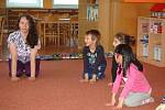 Děti z Mateřské školy v Michlově ulici v Domažlicích cvičily jógu se Sítou.