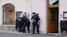 Cvičný policejní zásah v restauraci Zubřina.