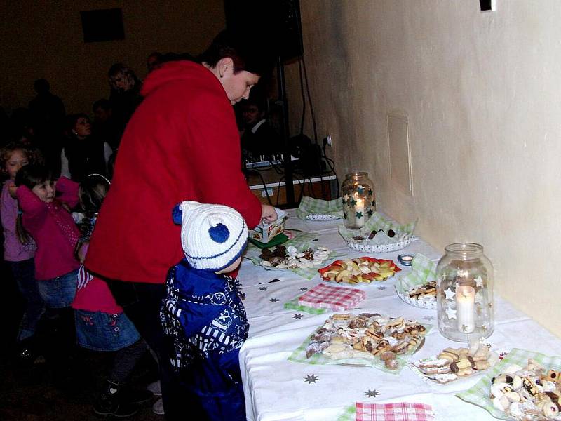 Mateřská škola Trhanov měla v tamním zámku vánoční besídku.