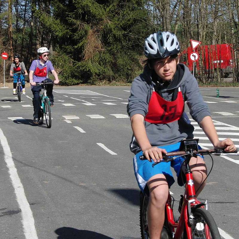 Okresní kolo dopravní soutěže mladých cyklistů.