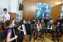 Žáci kdyňské základní umělecké školy na koncertě v Plzni.