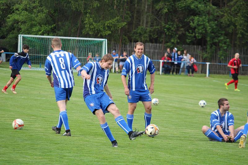 Staňkovští fotbalisté zdolali hokejisty Plzně 4:2.