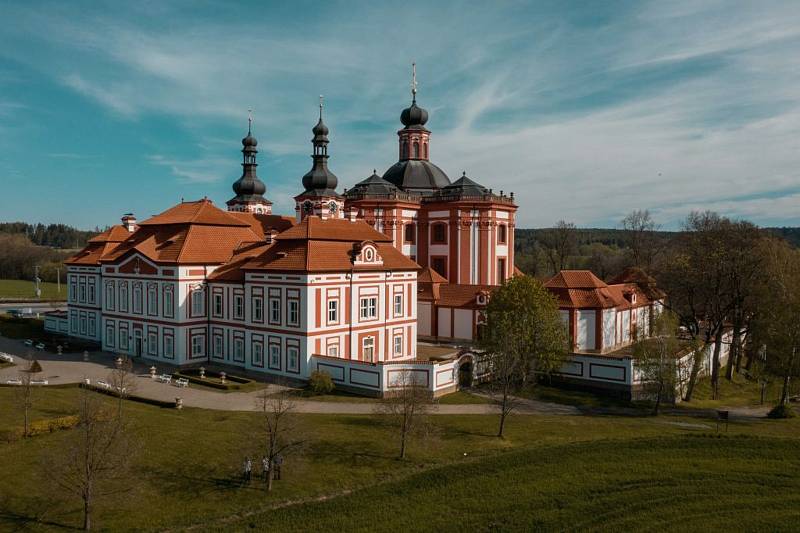 Mariánská Týnice a dostavba východního ambitu.