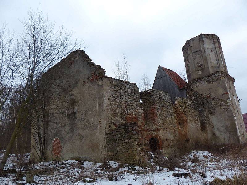 Šitbořská památka, kostel sv. Mikuláše, má už na první pohled svá nejlepší léta za sebou.