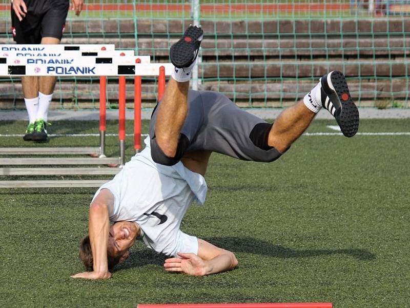 Z tréninku třetiligových fotbalistů Jiskry na Střelnici.