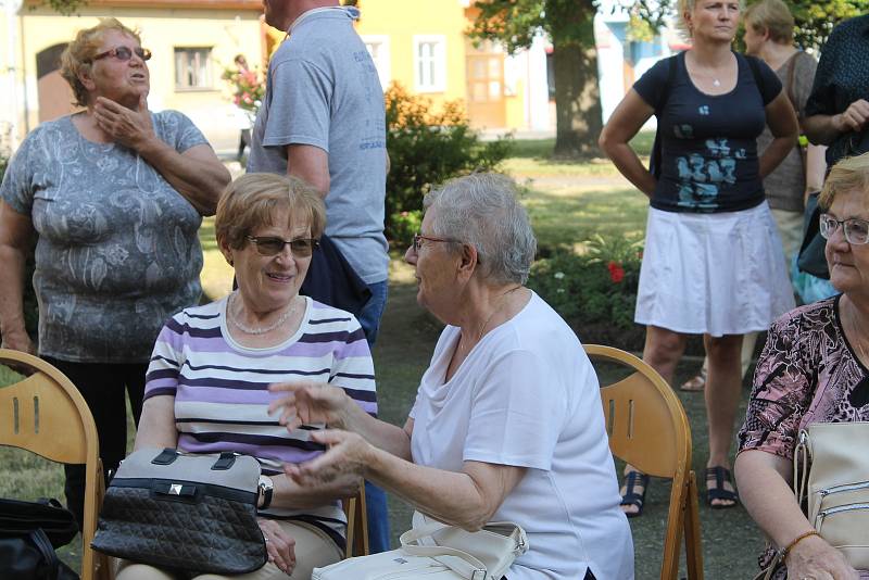 Vernisáž výstavy K muzice i na pole aneb chodské kroje očima umělců.