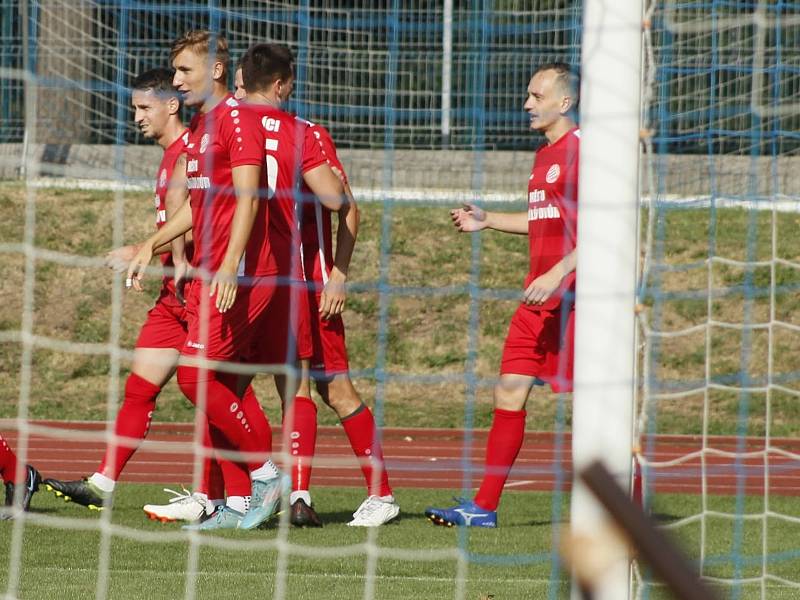 1. kolo MOL Cupu: TJ Jiskra Domažlice (na snímku hráči v bílých dresech) - FK Králův Dvůr 2:1 po prodloužení.