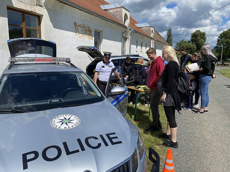 Policisté předvedli výstroj a výzbroj, ale také ukázky policejní činnosti.