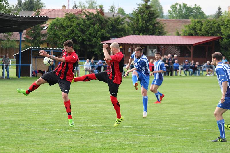 Staňkovští fotbalisté zdolali hokejisty Plzně 4:2.