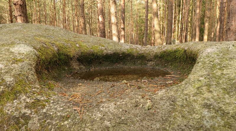 V Sedmihoří se lidé usmiřovali i tesali žulu