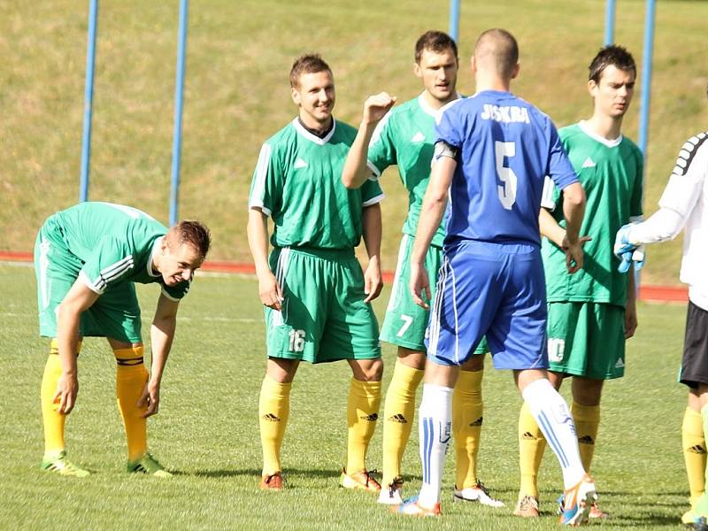 Z utkání třetiligové Jiskry Domažlice s 1. FC Karlovy Vary.