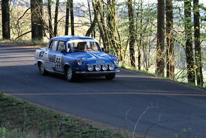 Cíl jedné rychlostní zkoušky byl opět na Hájovně u Kdyně. A vozy WRC přilákaly mnohem víc diváků než v předešlých letech. Auta diváků stála až do staré Kdyně.