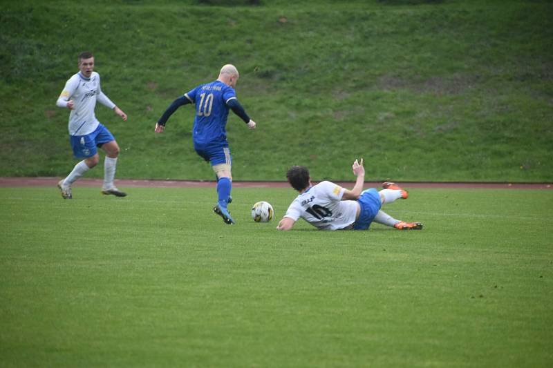 Fotbalisté Jiskry Domažlice remizovali v sobotu doma s pražským Motorletem 2:2, oba góly soupeře dal slovenský internacionál Miroslav Stoch (č. 10).