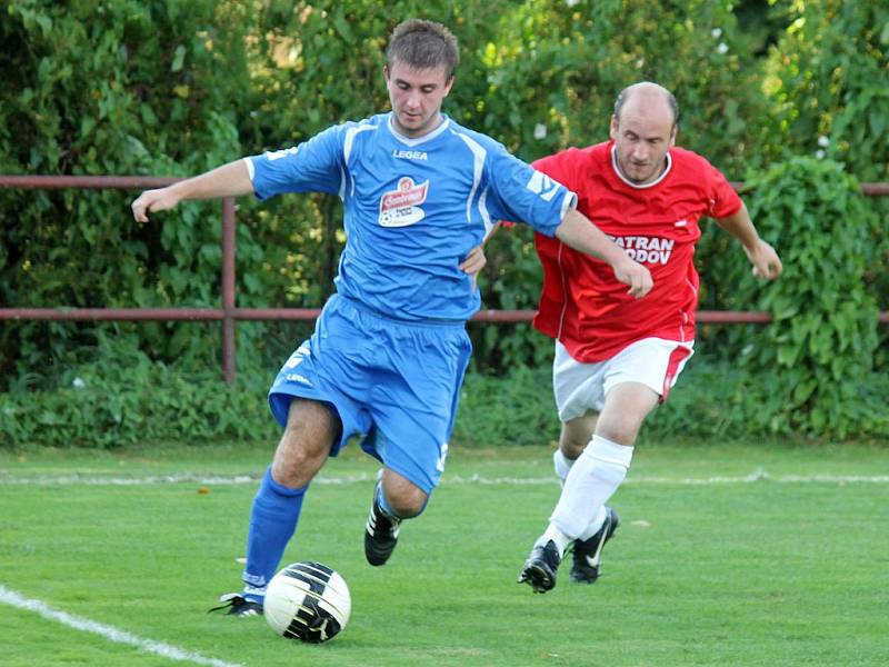 Ve šlágru úvodního kola okresního přeboru se v Chodově utkali fotbalisté domácího Tatranu se soupeřem ze ZD Meclov. 