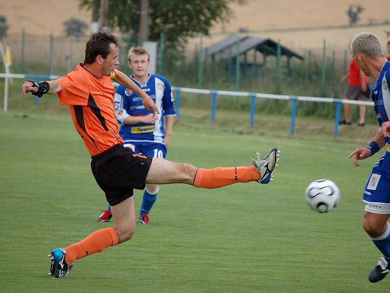 Z pohárového utkání Slavoje Koloveč s třetiligovým FK Králův Dvůr.