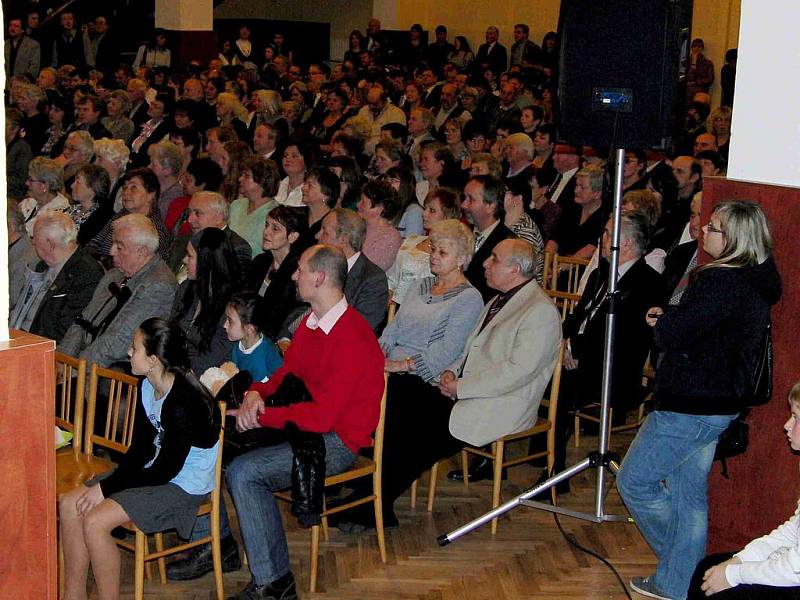 Slavnostní večer u příležitosti dokončení rekonstrukce sokolovny ve Kdyni.