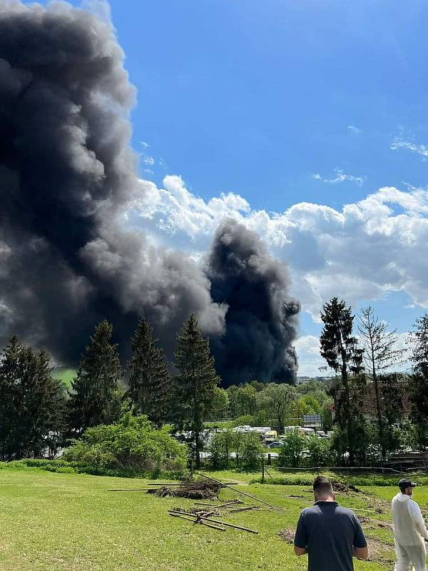 K požáru do areálu firmy v Horšovském Týně vyjížděli hasiči ve čtvrtek 12. května odpoledne.