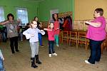 Hasiči z Petrovic uspořádali pro děti tradiční oslavu Silvestra.Po soutěžích byla volná zábava, nechyběl ´ptačí tanec´, do kterého se posléze zapojili úplně všichni.