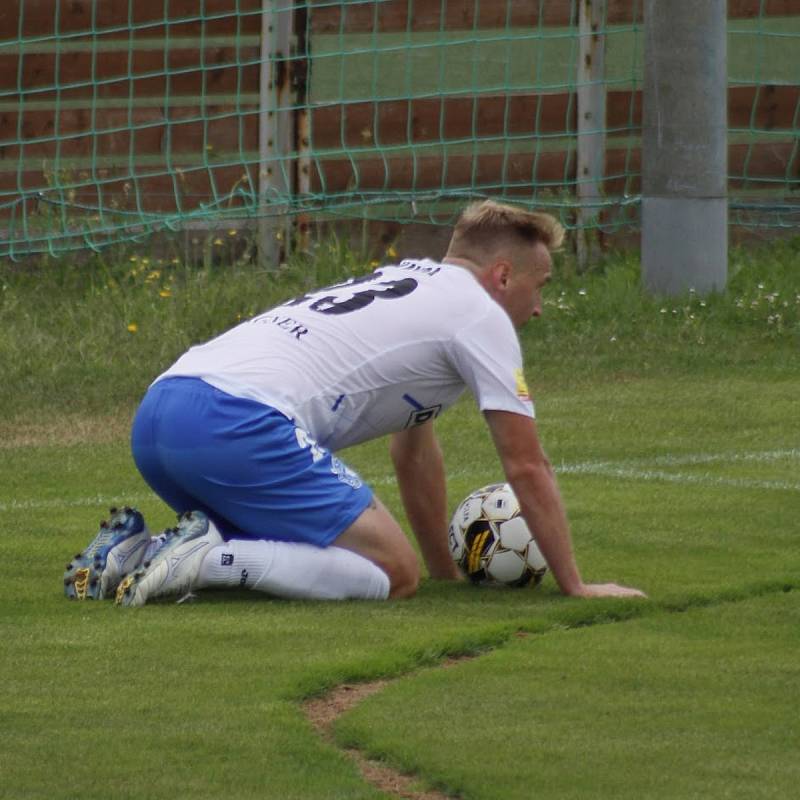 3. kolo FORTUNA ČFL A: Dynamo České Budějovice B - TJ Jiskra Domažlice (hráči v bílých dresech) 0:1 (0:1).