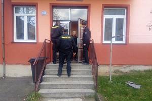 Policie se vydala do heren, ubytoven i restaurací v Holýšově.