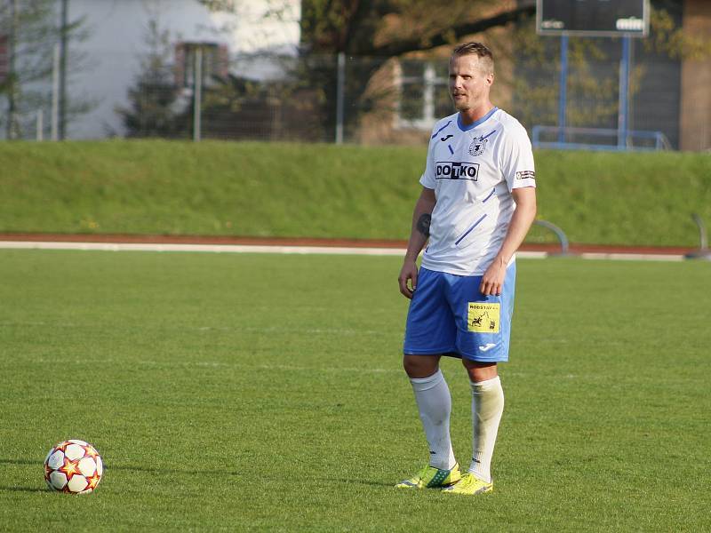 24. kolo FORTUNA ČFL, skupina A: TJ Jiskra Domažlice (bílí) - Benešov 2:0.