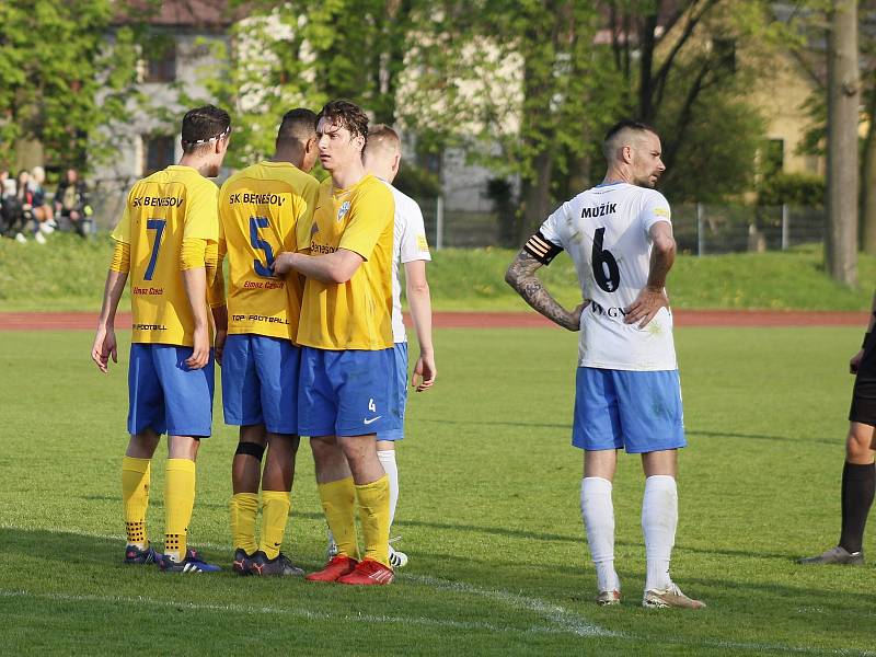 24. kolo FORTUNA ČFL, skupina A: TJ Jiskra Domažlice (bílí) - Benešov 2:0.