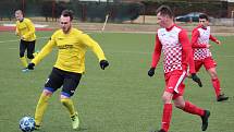 Sokol Mrákov (v červeném) - Jiskra Domažlice B (ve žlutém) 0:1.