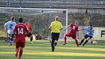 FK Holýšov B (v modrém) - Sokol Osvračín (v červeném) 2:2, na penalty 2:4.