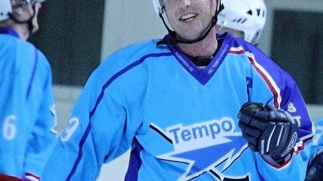 Kapitán HC Staňkov Pavel Blacký odmítl drama a gólem na 1:4 zlomil odpor soupeře.