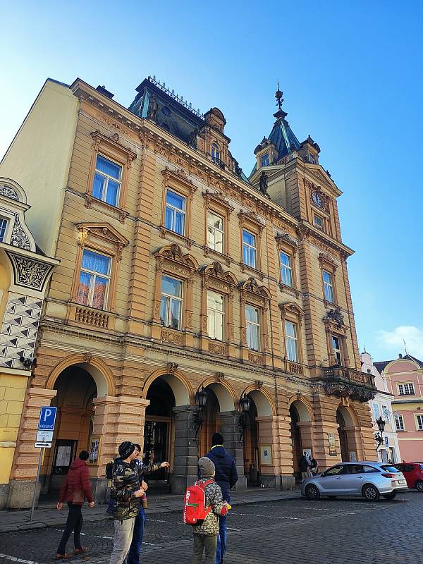 Jednodenní Vánoční trhy v Domažlicích přilákaly v sobotu 18. prosince spoustu návštěvníků. Lidé zavzpomínali i na Havla, který zemřel přesně před deseti lety.