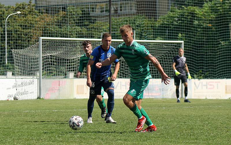 1. kolo FORTUNA ČFL, skupina A - 2022/2023: FK Loko Vltavín - TJ Jiskra Domažlice (hráči v modrých dresech) 1:2 (0:1).