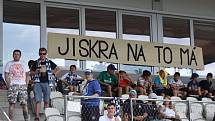 2. kolo FORTUNA ČFL: TJ Jiskra Domažlice (hráči v bílých dresech) - Povltavská Fotbalová akademie 4:1 (3:0).