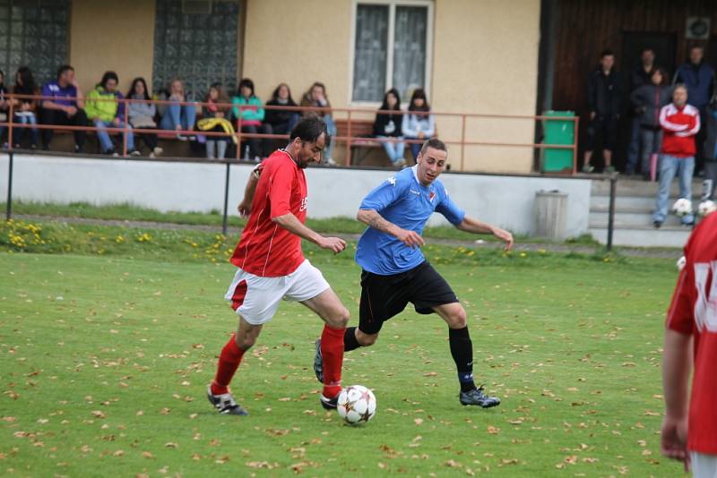 Z šlágru okresního přeboru mezi fotbalisty Bělé a Chodova.