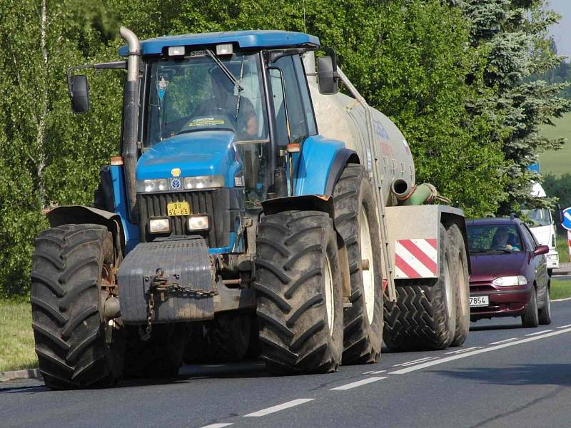 Sledovali jsme v regionu silnice a protestní jízdu zemědělců.