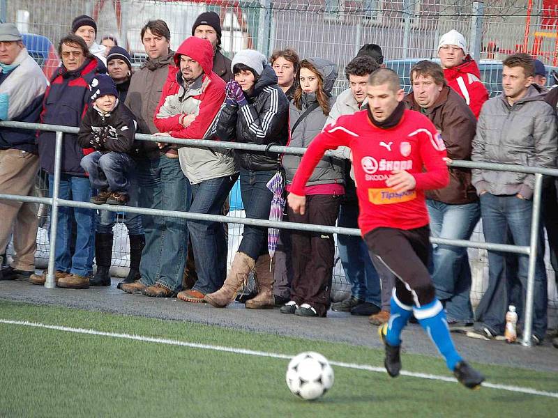 Fotbalový svátek v Domažlicích. Lídr divizní skupiny A Jiskra se utkala s lídrem Gambrinus ligy Viktorií Plzeň.