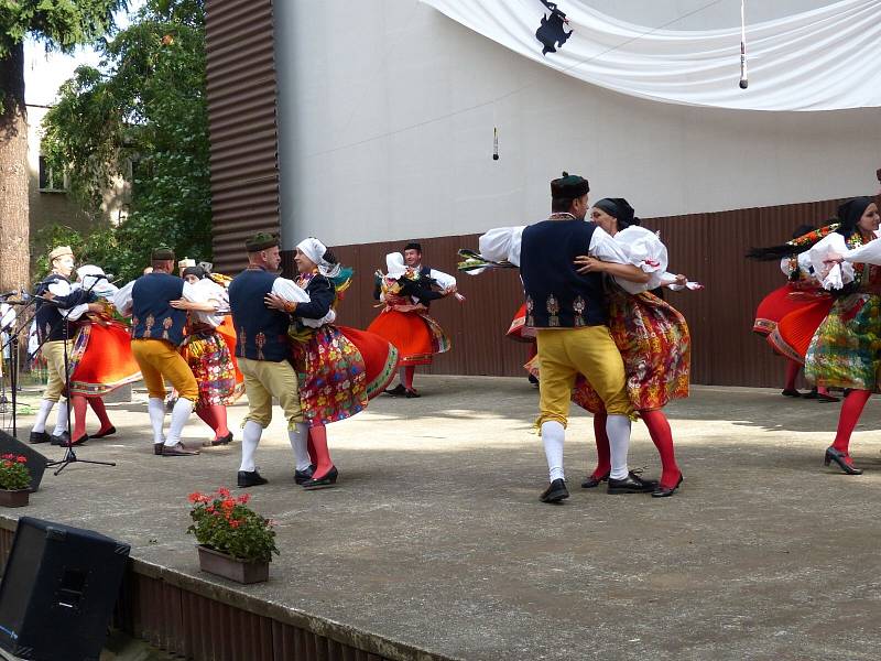 Klenotnicový pořad udělal tečku za svátkem folkloru. 