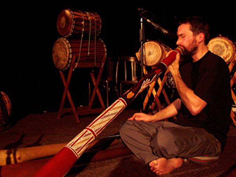 Ondřej Smeykal a jeho didgeridoo.